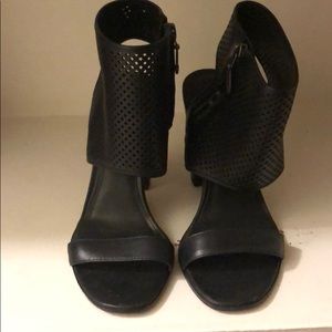 Pour La Victoire Block Heel Sandals